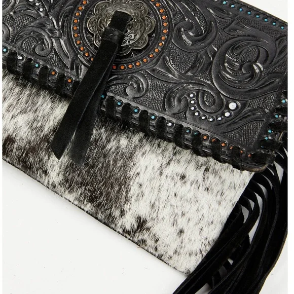 Shyanne women’s cassidy hair-on tooled Leather crossbody - Picture 4 of 7
